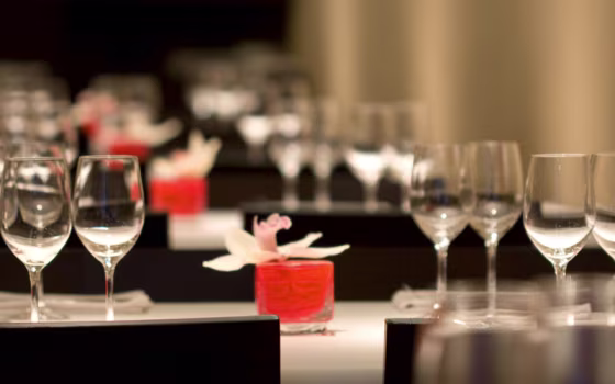 Nestled in Aribau, one of the main thoroughfares of the compact and largely tourist-free Eixample neighborhood, the restaurant "Five Senses" wins praise for its market-based tasting menus that change with the seasons.